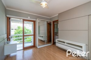 Casa à venda com 182m², 3 dormitórios, 1 suíte, 4 vagas, no bairro Espírito Santo em Porto Alegre