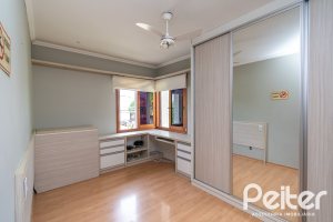 Casa à venda com 182m², 3 dormitórios, 1 suíte, 4 vagas, no bairro Espírito Santo em Porto Alegre