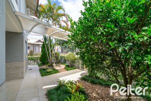 Casa à venda com 182m², 3 dormitórios, 1 suíte, 4 vagas, no bairro Espírito Santo em Porto Alegre