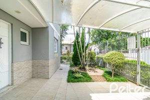 Casa à venda com 182m², 3 dormitórios, 1 suíte, 4 vagas, no bairro Espírito Santo em Porto Alegre