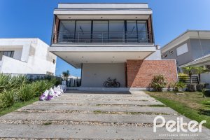 Casa em Condomínio à venda com 263m², 4 dormitórios, 4 suítes, 2 vagas, no bairro Alphaville em PORTO ALEGRE
