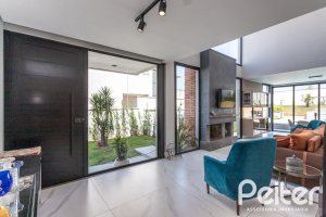 Casa em Condomínio à venda com 263m², 4 dormitórios, 4 suítes, 2 vagas, no bairro Alphaville em PORTO ALEGRE