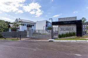 Terreno em condomínio à venda, no bairro Vila Nova em Porto Alegre
