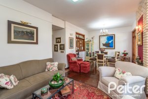 Casa à venda com 527m², 3 dormitórios, 1 suíte, 4 vagas, no bairro Jardim Isabel em Porto Alegre