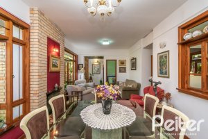 Casa à venda com 527m², 3 dormitórios, 1 suíte, 4 vagas, no bairro Jardim Isabel em Porto Alegre