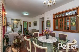 Casa à venda com 527m², 3 dormitórios, 1 suíte, 4 vagas, no bairro Jardim Isabel em Porto Alegre