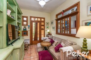 Casa à venda com 527m², 3 dormitórios, 1 suíte, 4 vagas, no bairro Jardim Isabel em Porto Alegre