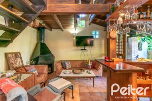 Casa à venda com 527m², 3 dormitórios, 1 suíte, 4 vagas, no bairro Jardim Isabel em Porto Alegre