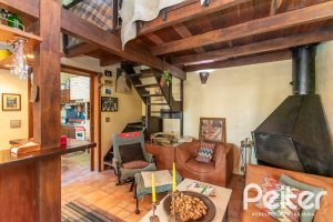 Casa à venda com 527m², 3 dormitórios, 1 suíte, 4 vagas, no bairro Jardim Isabel em Porto Alegre