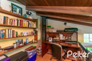 Casa à venda com 527m², 3 dormitórios, 1 suíte, 4 vagas, no bairro Jardim Isabel em Porto Alegre