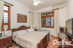 Casa à venda com 527m², 3 dormitórios, 1 suíte, 4 vagas, no bairro Jardim Isabel em Porto Alegre