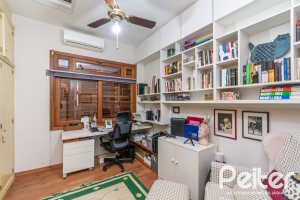 Casa à venda com 527m², 3 dormitórios, 1 suíte, 4 vagas, no bairro Jardim Isabel em Porto Alegre
