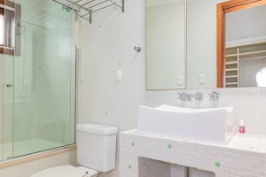 Casa em Condomínio à venda com 435m², 4 dormitórios, 3 suítes, 4 vagas, no bairro Terra Ville em PORTO ALEGRE