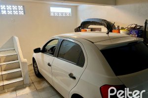 Casa à venda com 285m², 3 dormitórios, 2 vagas, no bairro Nonoai em Porto Alegre