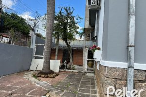 Casa à venda com 285m², 3 dormitórios, 2 vagas, no bairro Nonoai em Porto Alegre