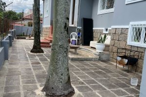 Casa à venda com 285m², 3 dormitórios, 2 vagas, no bairro Nonoai em Porto Alegre