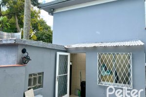 Casa à venda com 285m², 3 dormitórios, 2 vagas, no bairro Nonoai em Porto Alegre