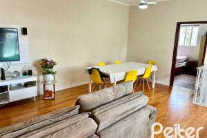 Casa à venda com 285m², 3 dormitórios, 2 vagas, no bairro Nonoai em Porto Alegre