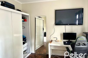 Casa à venda com 285m², 3 dormitórios, 2 vagas, no bairro Nonoai em Porto Alegre