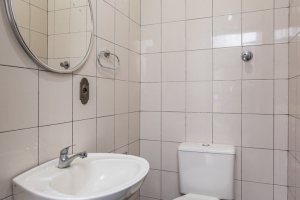 Casa à venda com 719m², 4 dormitórios, 1 suíte, 3 vagas, no bairro Vila Assunção em Porto Alegre