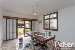 Casa à venda com 719m², 4 dormitórios, 1 suíte, 3 vagas, no bairro Vila Assunção em Porto Alegre