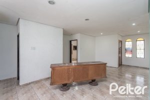 Casa à venda com 719m², 4 dormitórios, 1 suíte, 3 vagas, no bairro Vila Assunção em Porto Alegre