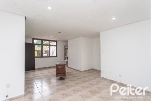 Casa à venda com 719m², 4 dormitórios, 1 suíte, 3 vagas, no bairro Vila Assunção em Porto Alegre