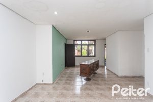 Casa à venda com 719m², 4 dormitórios, 1 suíte, 3 vagas, no bairro Vila Assunção em Porto Alegre