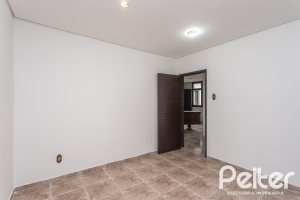 Casa à venda com 719m², 4 dormitórios, 1 suíte, 3 vagas, no bairro Vila Assunção em Porto Alegre