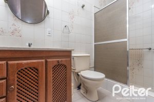 Casa à venda com 719m², 4 dormitórios, 1 suíte, 3 vagas, no bairro Vila Assunção em Porto Alegre