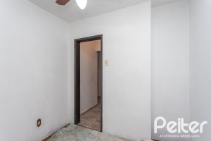 Casa à venda com 719m², 4 dormitórios, 1 suíte, 3 vagas, no bairro Vila Assunção em Porto Alegre