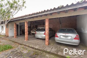 Casa à venda com 719m², 4 dormitórios, 1 suíte, 3 vagas, no bairro Vila Assunção em Porto Alegre