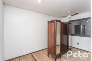 Casa à venda com 719m², 4 dormitórios, 1 suíte, 3 vagas, no bairro Vila Assunção em Porto Alegre