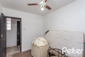 Casa à venda com 719m², 4 dormitórios, 1 suíte, 3 vagas, no bairro Vila Assunção em Porto Alegre