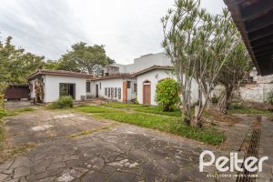 Casa à venda com 719m², 4 dormitórios, 1 suíte, 3 vagas, no bairro Vila Assunção em Porto Alegre