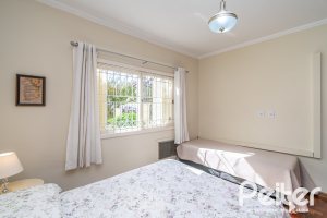 Casa à venda com 102m², 2 dormitórios, 2 suítes, 1 vaga, no bairro Ipanema em Porto Alegre