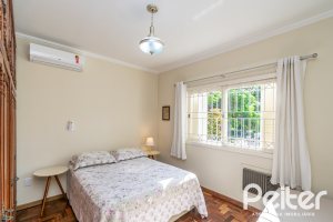 Casa à venda com 102m², 2 dormitórios, 2 suítes, 1 vaga, no bairro Ipanema em Porto Alegre
