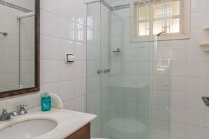 Casa à venda com 102m², 2 dormitórios, 2 suítes, 1 vaga, no bairro Ipanema em Porto Alegre