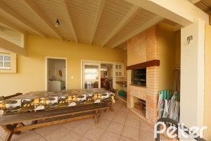 Casa à venda com 102m², 2 dormitórios, 2 suítes, 1 vaga, no bairro Ipanema em Porto Alegre