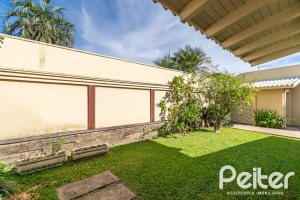 Casa à venda com 102m², 2 dormitórios, 2 suítes, 1 vaga, no bairro Ipanema em Porto Alegre