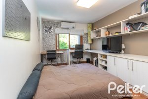 Casa em Condomínio à venda com 282m², 3 dormitórios, 1 suíte, 3 vagas, no bairro Cavalhada em PORTO ALEGRE