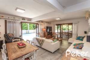 Casa em Condomínio à venda com 282m², 3 dormitórios, 1 suíte, 3 vagas, no bairro Cavalhada em PORTO ALEGRE