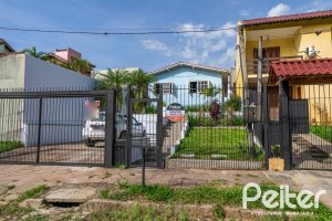 Casa à venda com 326m², 2 dormitórios, 1 suíte, 2 vagas, no bairro Ipanema em Porto Alegre