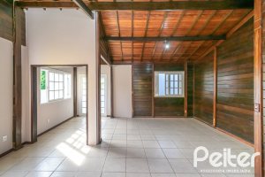 Casa à venda com 326m², 2 dormitórios, 1 suíte, 2 vagas, no bairro Ipanema em Porto Alegre