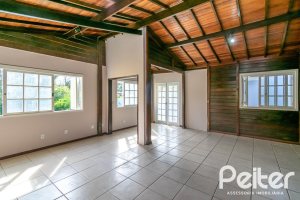 Casa à venda com 326m², 2 dormitórios, 1 suíte, 2 vagas, no bairro Ipanema em Porto Alegre