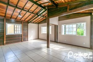 Casa à venda com 326m², 2 dormitórios, 1 suíte, 2 vagas, no bairro Ipanema em Porto Alegre