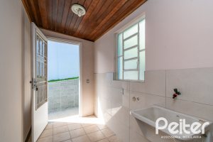 Casa à venda com 326m², 2 dormitórios, 1 suíte, 2 vagas, no bairro Ipanema em Porto Alegre