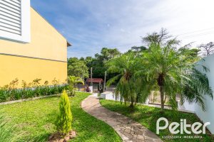 Casa à venda com 326m², 2 dormitórios, 1 suíte, 2 vagas, no bairro Ipanema em Porto Alegre