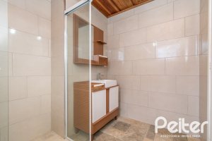 Casa à venda com 326m², 2 dormitórios, 1 suíte, 2 vagas, no bairro Ipanema em Porto Alegre