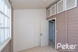 Casa à venda com 326m², 2 dormitórios, 1 suíte, 2 vagas, no bairro Ipanema em Porto Alegre